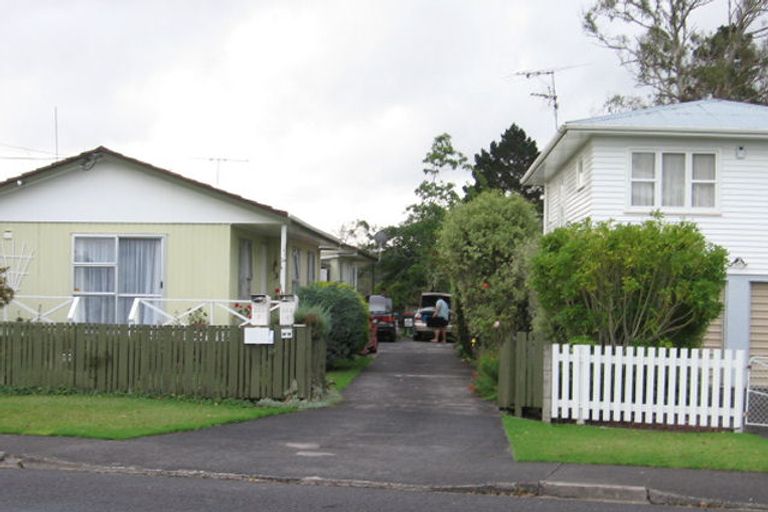 Photo of property in 2/322 Royal Road, Massey, Auckland, 0614