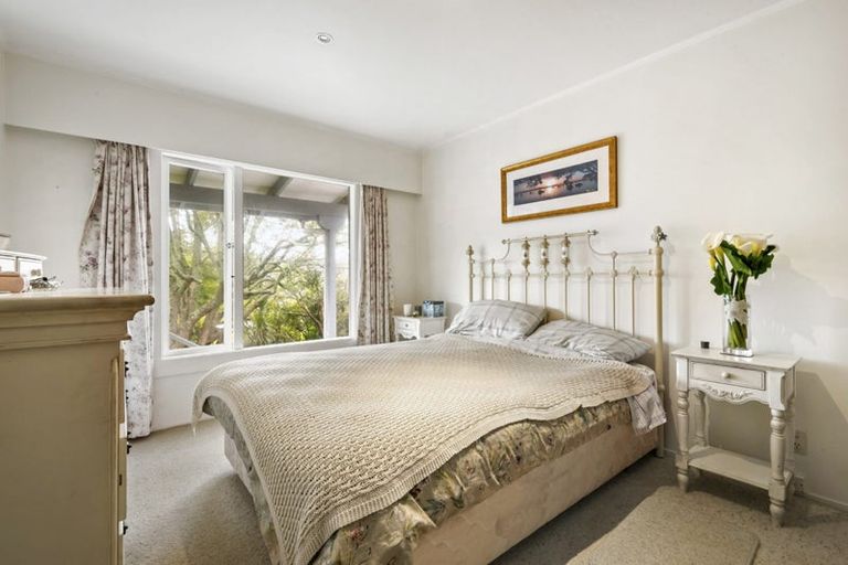 Photo of property in 2/52 Saddleback Rise, Murrays Bay, Auckland, 0630