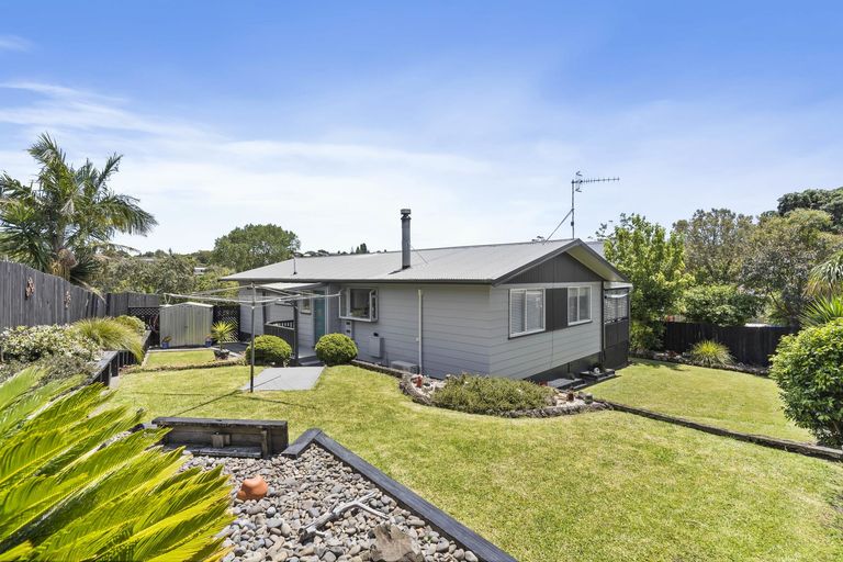 Photo of property in 61 Robbies Road, Shelly Park, Auckland, 2014