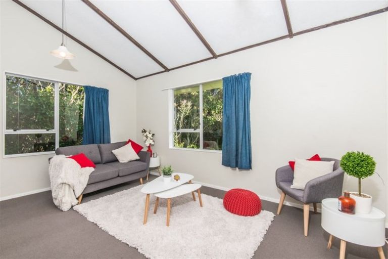 Photo of property in 19b Colchester Crescent, Newlands, Wellington, 6037