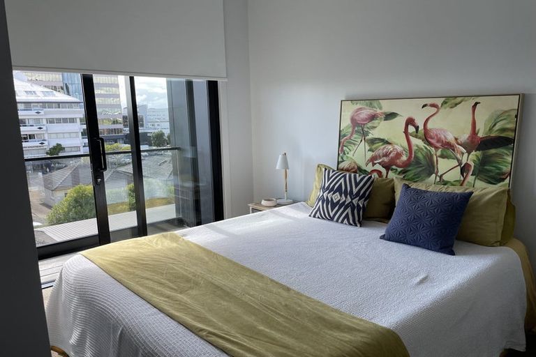 Photo of property in Frank Sargeson Apts, 303/74 Anzac Street, Takapuna, Auckland, 0622