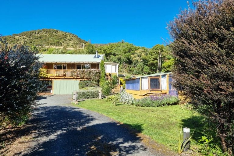 Photo of property in 17 Makura Road, Goose Bay, Kaikoura, 7374