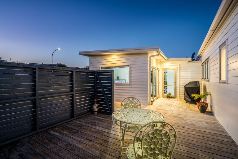 Photo of property in 15 Weka Street, Mangawhai, 0505