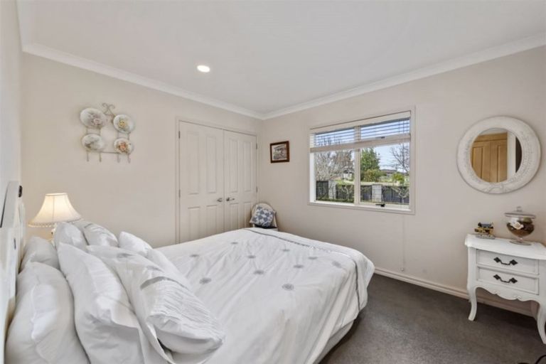Photo of property in 2 Redhaven Place, Bethlehem, Tauranga, 3110