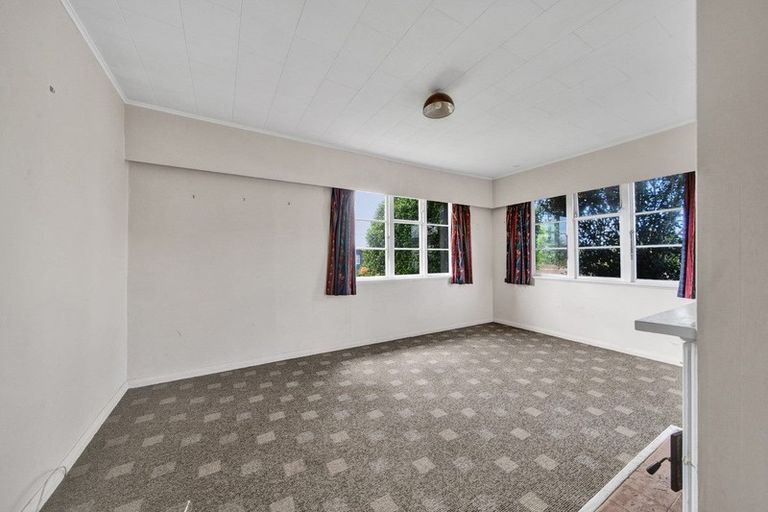 Photo of property in 12 Caledonia Street, Hawera, 4610