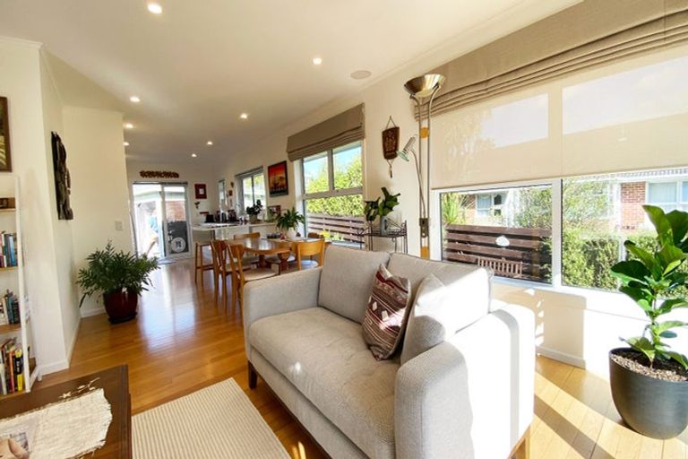 Photo of property in 2/37 Northumberland Avenue, Belmont, Auckland, 0622