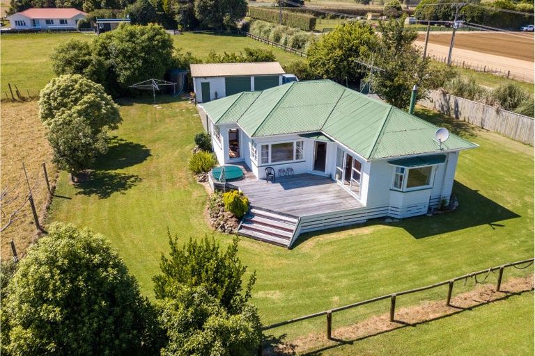 Photo of property in 35 North Manakau Road, Manakau, Levin, 5573