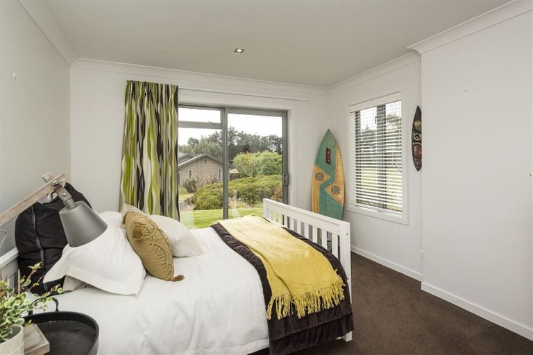 Photo of property in 40 Pentonville Close, Westmorland, Christchurch, 8025