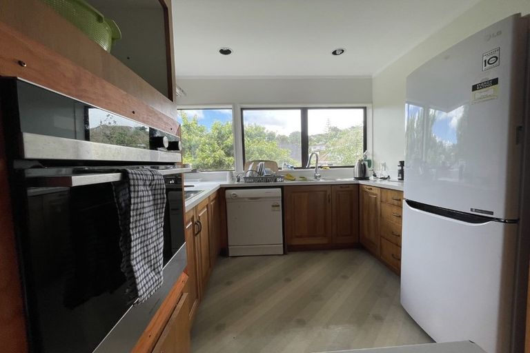 Photo of property in 2/1 Seaford Place, Murrays Bay, Auckland, 0630