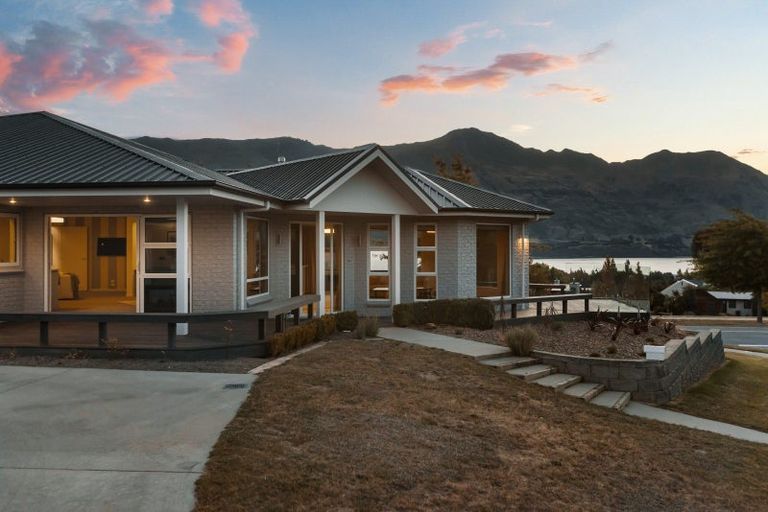 Photo of property in 2 Island View Place, Wanaka, 9305