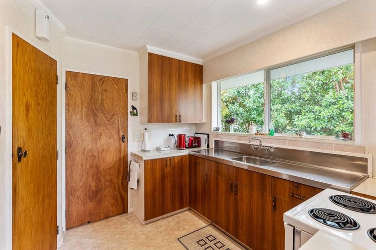 Photo of property in 5 Wakefield Grove, Waikanae, 5036