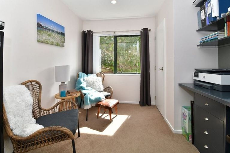 Photo of property in 18 Montcalm Close, Orewa, 0931