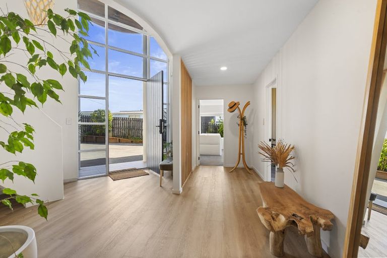 Photo of property in 95 Tiri Road, Tindalls Beach, Whangaparaoa, 0930