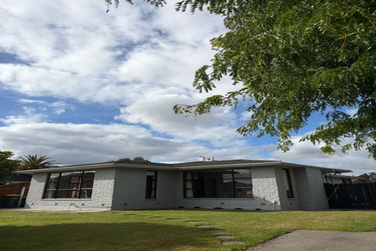 Photo of property in 15 Talltree Avenue, Avonhead, Christchurch, 8042