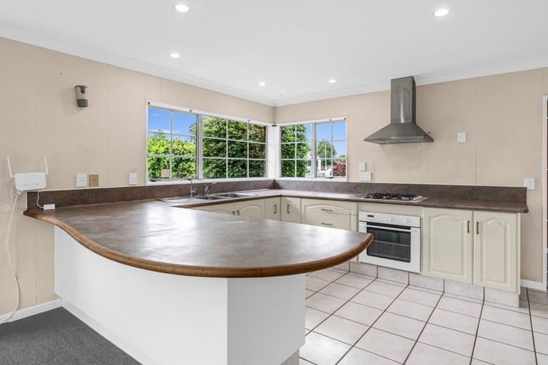 Photo of property in 16 Rosebank Avenue, Kelvin Grove, Palmerston North, 4414