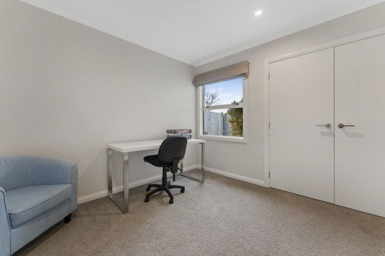Photo of property in 9 Silicon Way, Fitzherbert, Palmerston North, 4410
