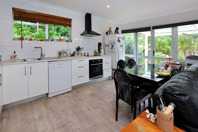 Photo of property in 54a Woodside Road, Massey, Auckland, 0614