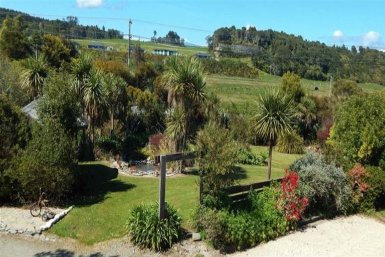 Photo of property in 78 Golf Links Road, Ruatapu, 7883