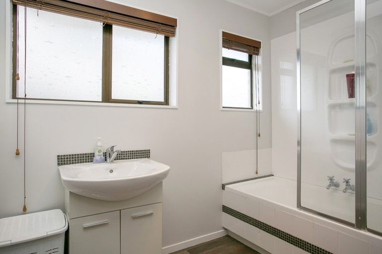 Photo of property in 2 Battersea Place, Richmond Heights, Taupo, 3330