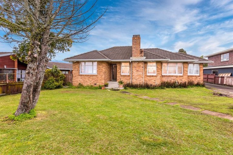 Photo of property in 4168 Great North Road, Glendene, Auckland, 0602