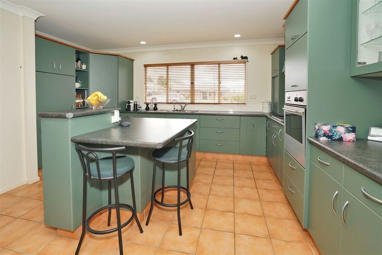 Photo of property in 17 Highgrove Drive, Grandview Heights, Hamilton, 3200