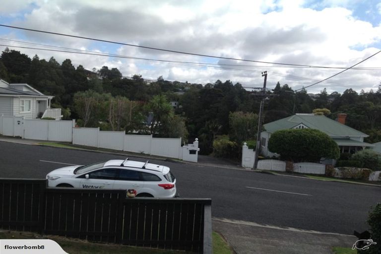 Photo of property in 147 Glenfield Road, Hillcrest, Auckland, 0626