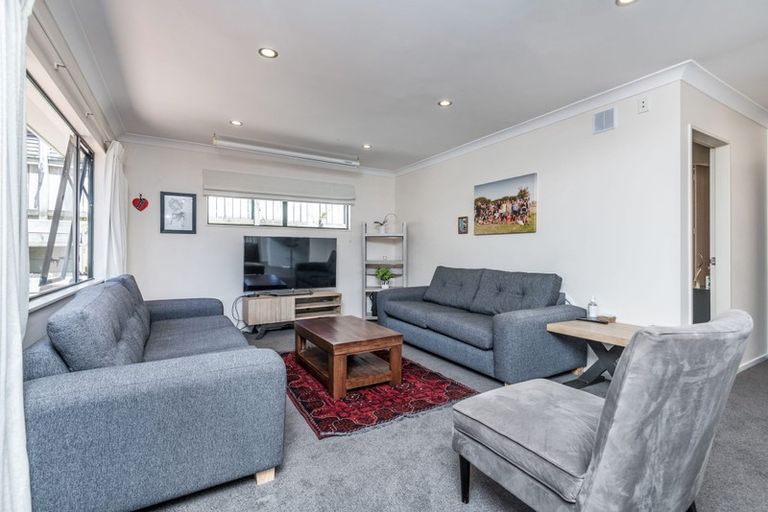 Photo of property in 2 Ridley Green, Churton Park, Wellington, 6037