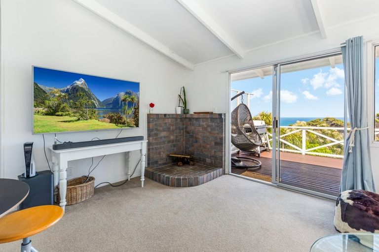 Photo of property in 13 Te Ahuahu Road, Piha, New Lynn, 0772