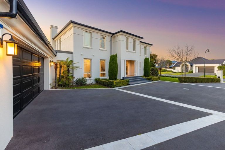 Photo of property in 33 Lewisham Park, St Albans, Christchurch, 8052