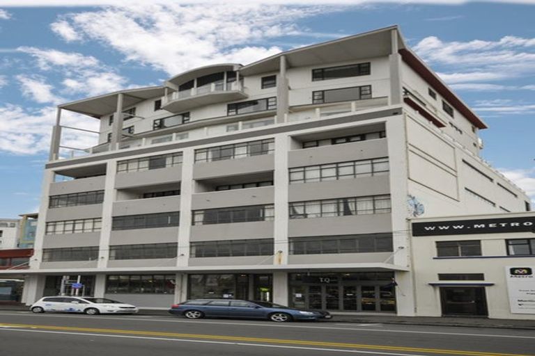 Photo of property in Endeavour Apartments, 19/125 Thorndon Quay, Pipitea, Wellington, 6011