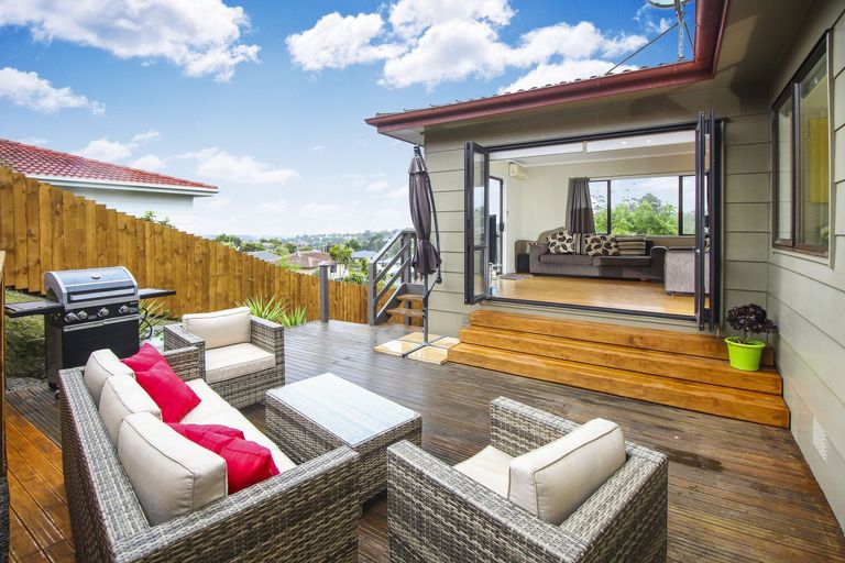 Photo of property in 16 Frosses Place, Massey, Auckland, 0614