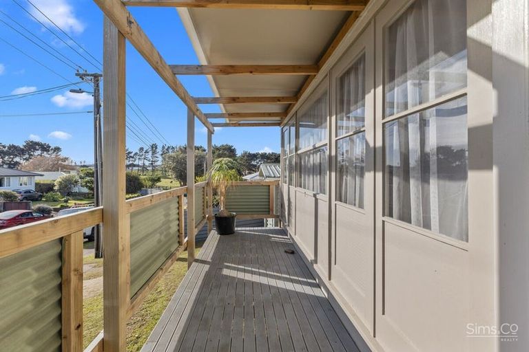 Photo of property in 4 Glenn Street, Castlecliff, Whanganui, 4501