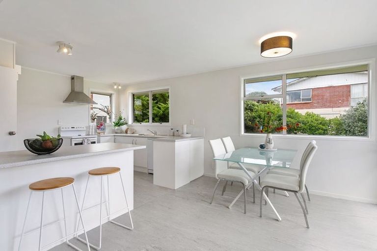 Photo of property in 87 Beechdale Crescent, Pakuranga Heights, Auckland, 2010