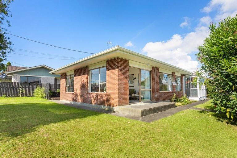 Photo of property in 1/2 Vodanovich Road, Te Atatu South, Auckland, 0610