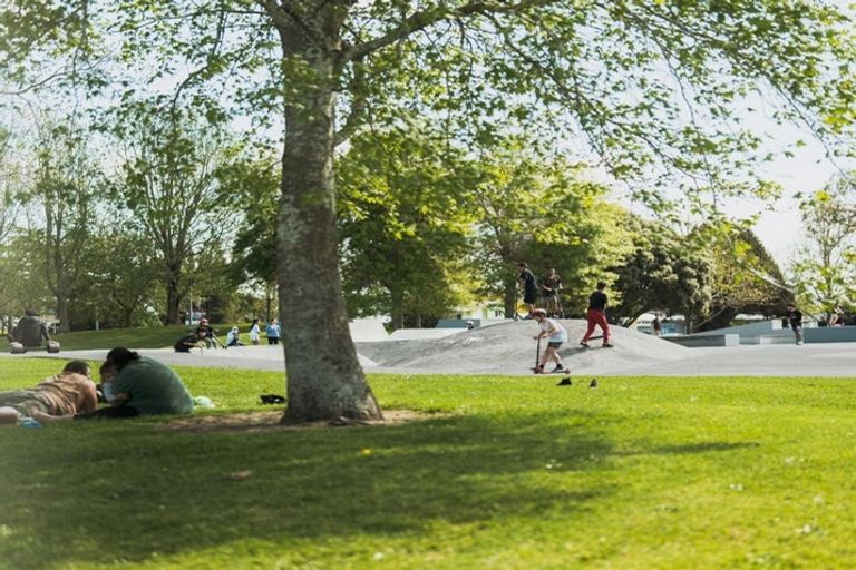 Photo of property in 2/5 Preston Avenue, Henderson, Auckland, 0610