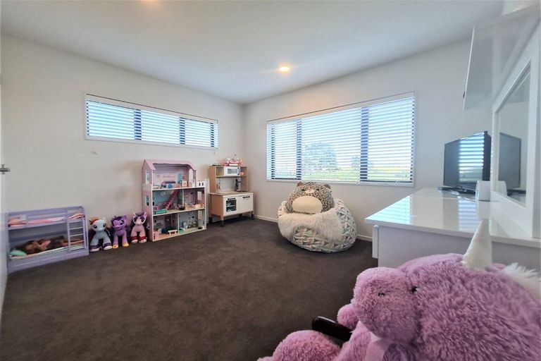 Photo of property in 168 Arran Point Parade, Orewa, 0931