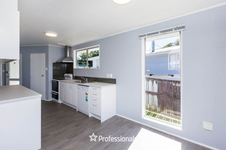 Photo of property in 23 Blueberry Grove, Timberlea, Upper Hutt, 5018