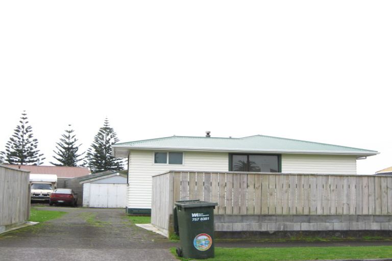 Photo of property in 16 Hume Street, Waitara, 4320