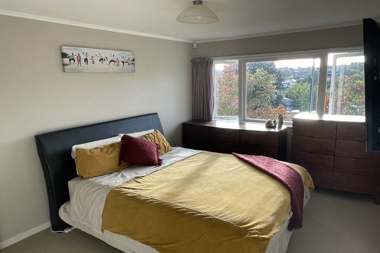 Photo of property in 31 Sunnyside Road, Sunnyvale, Auckland, 0612