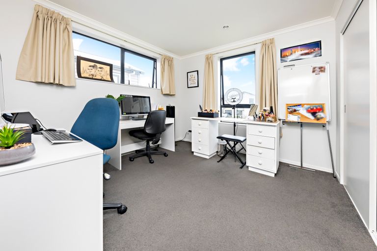 Photo of property in 6 Kohi Kai Place, Weymouth, Auckland, 2103