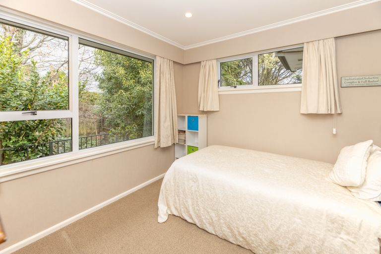 Photo of property in 393 Sawyers Arms Road, Harewood, Christchurch, 8051