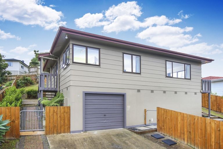Photo of property in 16 Frosses Place, Massey, Auckland, 0614