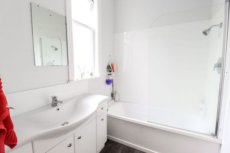 Photo of property in 33 Rewa Street, Takaro, Palmerston North, 4412