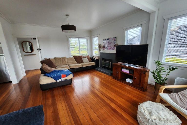 Photo of property in 81 Mangorei Road, Strandon, New Plymouth, 4312