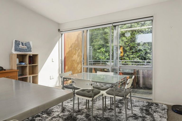 Photo of property in 9/2 Onslow Road, Khandallah, Wellington, 6035