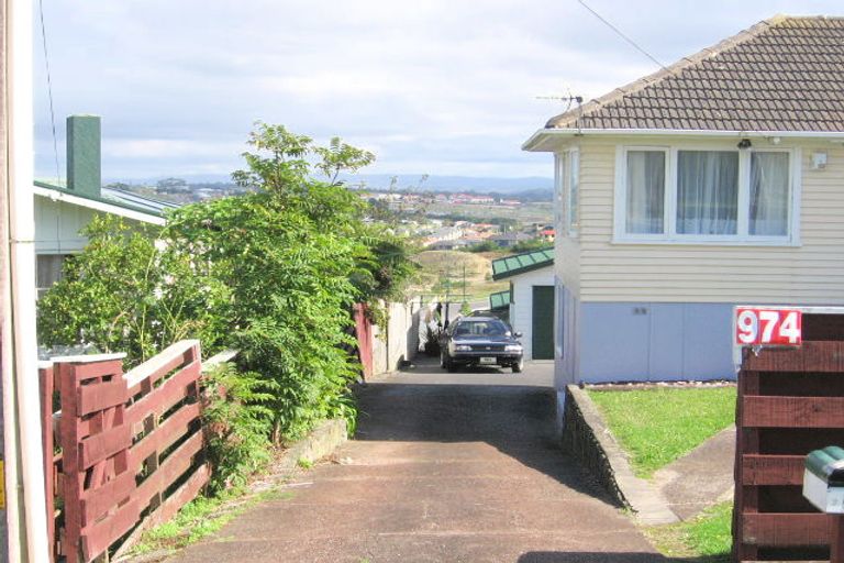Photo of property in 1/974 East Coast Road, Northcross, Auckland, 0632