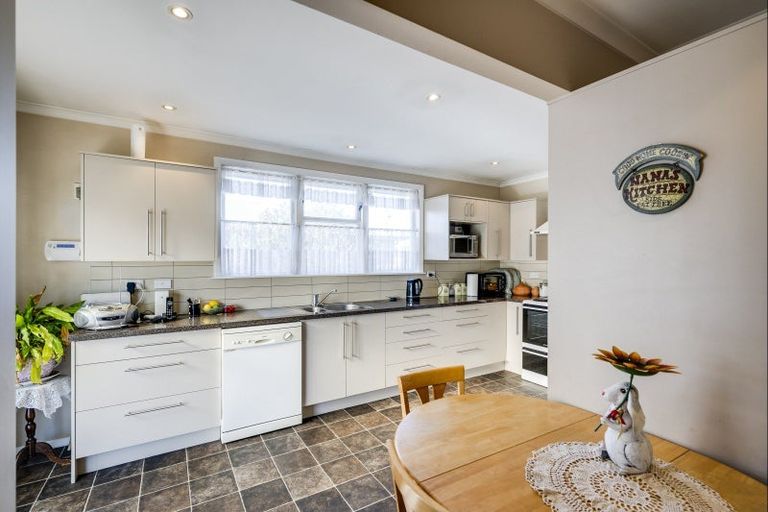 Photo of property in 18 Peterhead Avenue, Flaxmere, Hastings, 4120