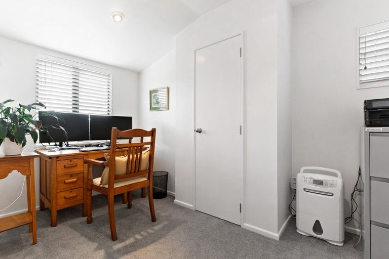 Photo of property in 2/52 Uxbridge Road, Mellons Bay, Auckland, 2014