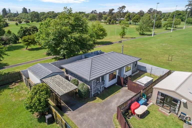 Photo of property in 2/8 Celmisia Place, Weymouth, Auckland, 2103