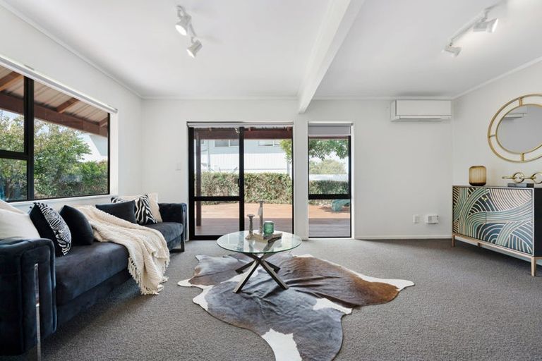 Photo of property in 2/35 Jaemont Avenue, Te Atatu South, Auckland, 0610